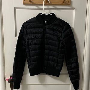 Aritzia TNA Black Chalet Super Light Packable Jacket